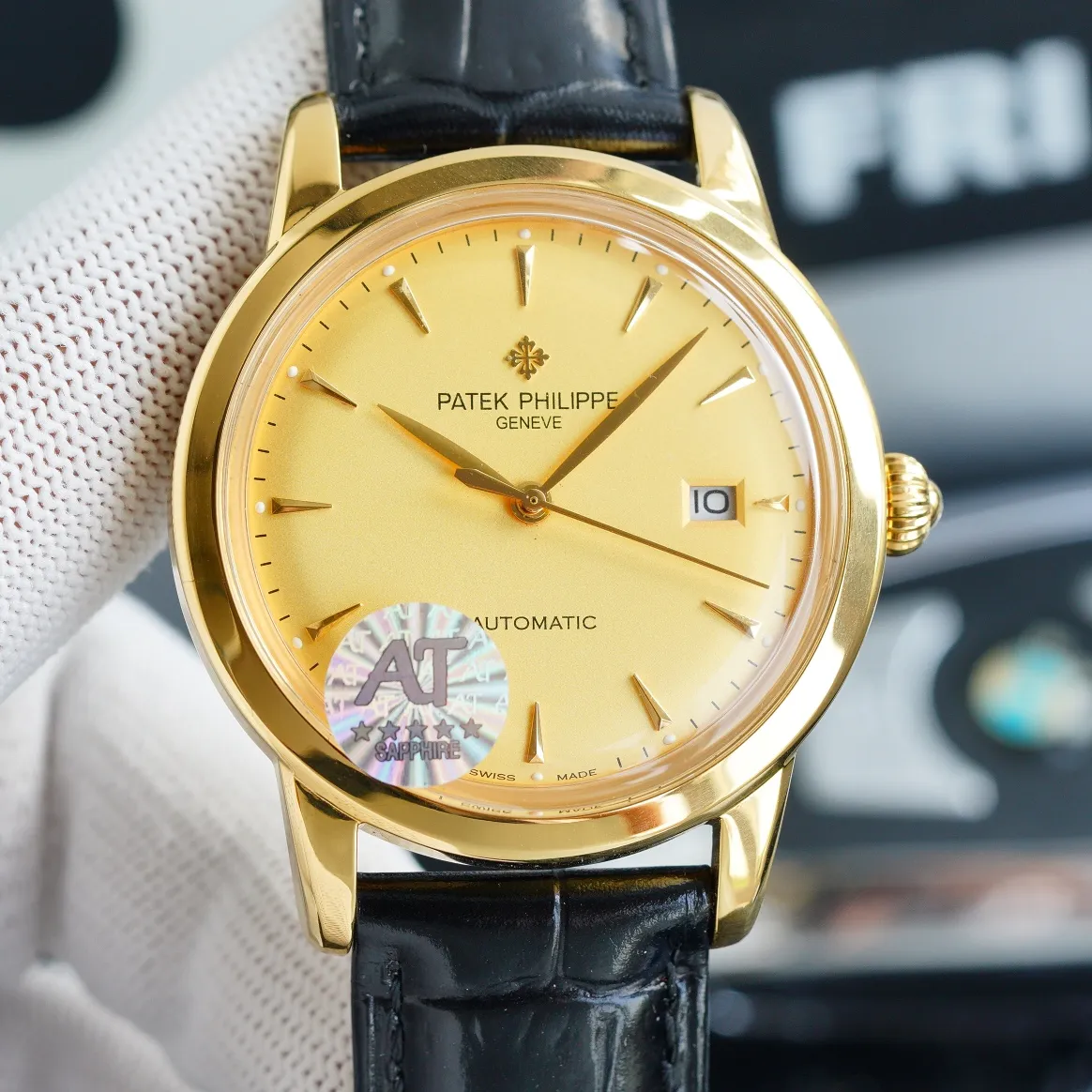 Patek Philippe 🌆🌆 is the first to sell hot new styles, Patek Philippe’s new steel pot lid ⚡️⚡️ took up to 6 months! Ultra-thin men's automatic mechanical watch, using imported original 9015® movement, vibration frequency of 28,800 times per hour, zero repair quality, original size of 40mm in diameter, ultra-thin craftsmanship of 8mm, (❤️can be matched with calfskin imported from Xin Italy!) The pot lid is made of glass! Super waterproof to 50 meters! The same style at the counter, one-to-one reproduction! Bring him with you to show off his sharp edge and extraordinary style! Dazzling brilliance, eternal dignity. ⚠️Please look for exclusive quality
